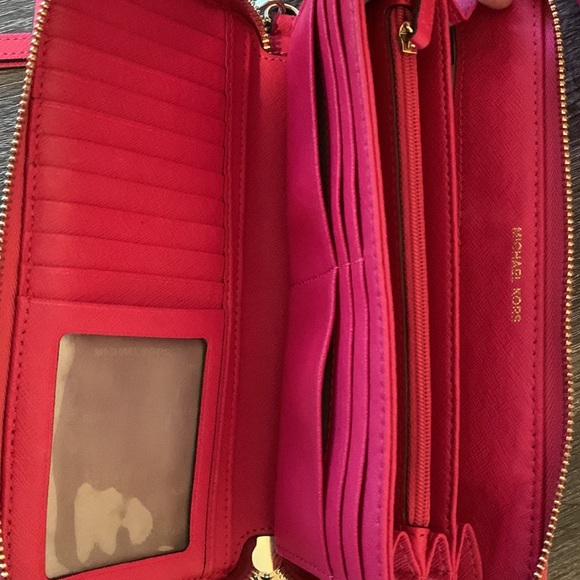 Michael Kors wallet - Picture 3 of 3